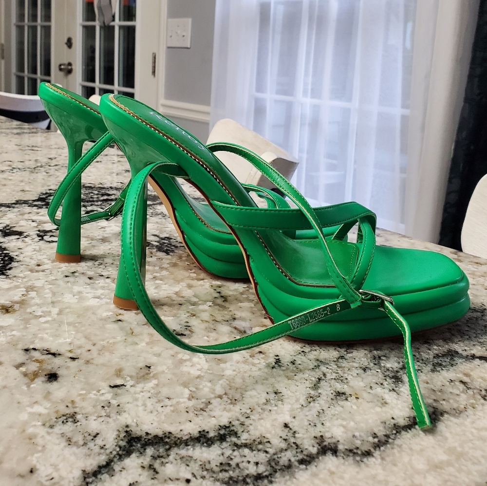 Vibrant Green Strappy Women's Heeled Sandals